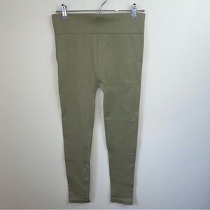 AVOCADO Seamless‎ Ribbed Lightweight Sage Green Leggings